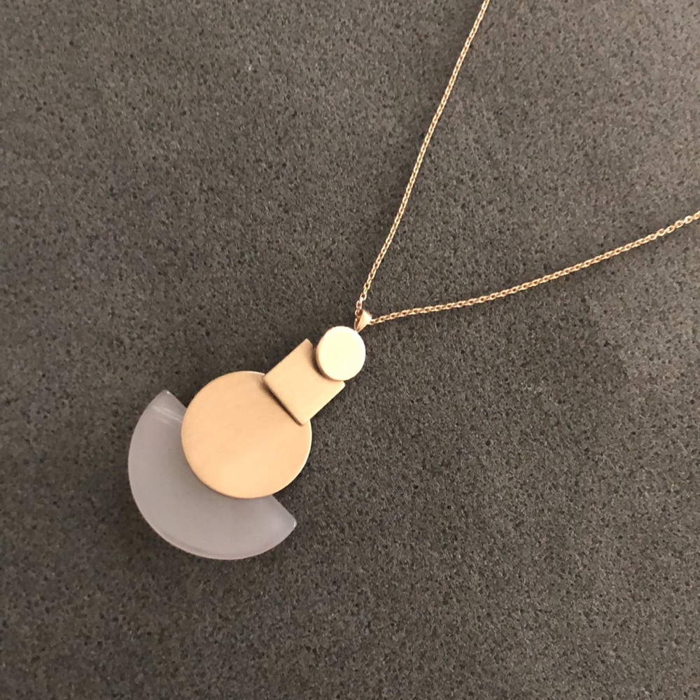 Elegant Gold and White Loft Pendant Necklace